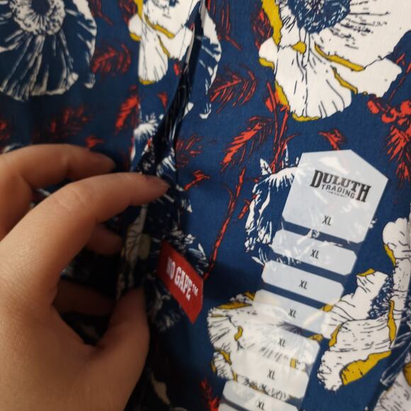 Duluth Wrinklefighter Tunic in Navy Sun Floral Size XL - Picture 5 of 9